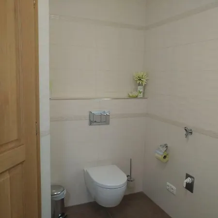 Δωμάτια σε οικογενειακή κατοικία Gaestezimmer Bruehl